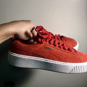 PUMA BASKET CHERRY PLATFORM SIZE 7.5